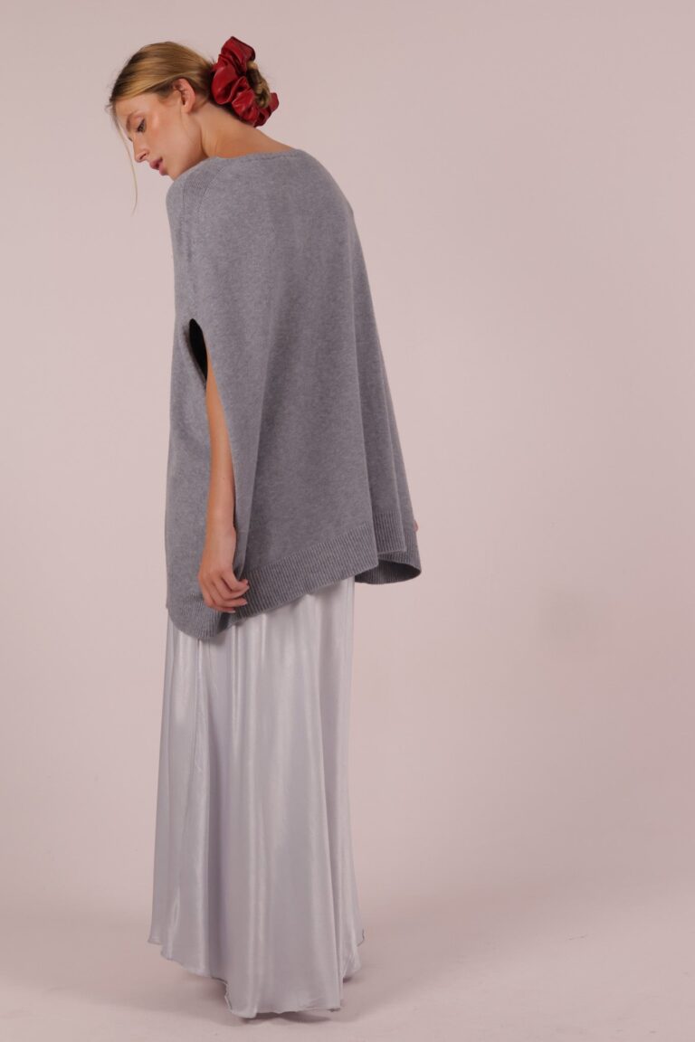 V OVERSIZED NO SLEEVES KNIT